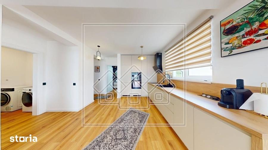 Apartament cu 4 camere în Cristian