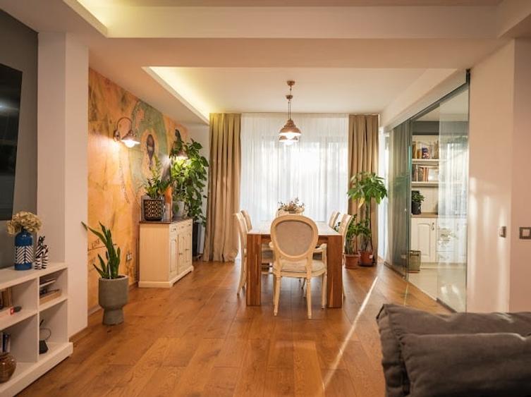 Apartament cu 4 camere decomandat în Băneasa