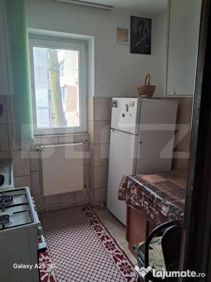 Apartament cu 3 camere semidecomandat în Central