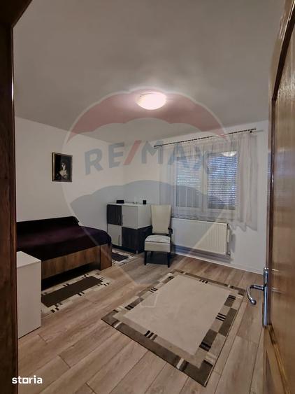 Casă cu 8 camere cu Teren 800 Mp în Central