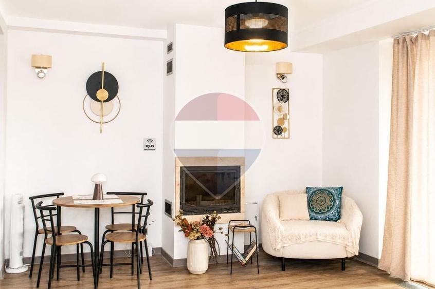 Apartament cu 6 camere semidecomandat, mobilat în Poiana Brașov