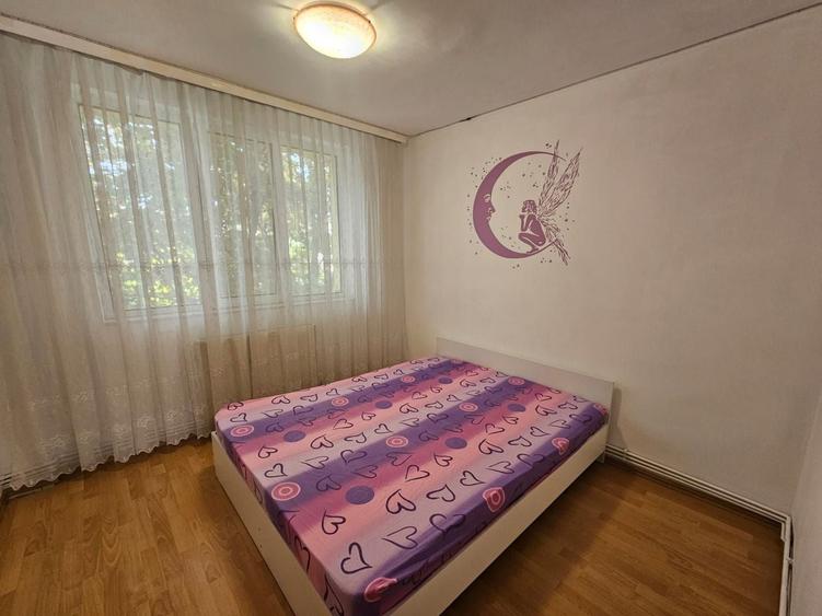 Apartament cu 3 camere semidecomandat în Negru Vodă