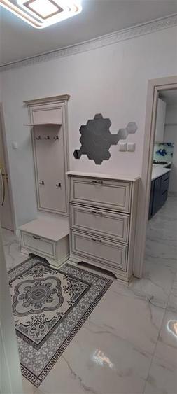 Apartament cu 3 camere decomandat, mobilat în Dacia
