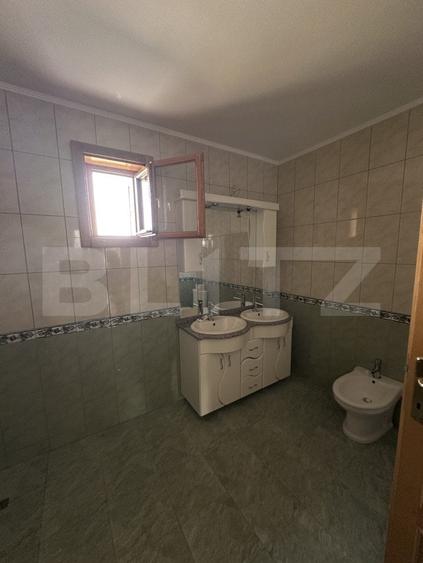 Casă individuală cu 11 camere cu Canalizare în Exterior Nord