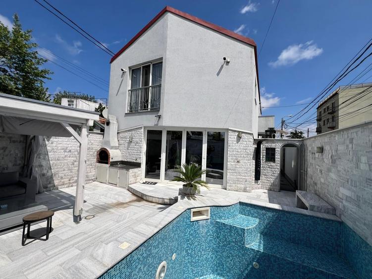 Casă individuală cu 5 camere cu Piscina în Rahova