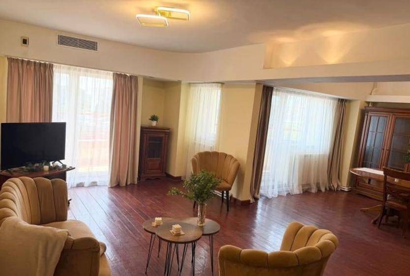Apartament cu 4 camere decomandat în P-ța Unirii