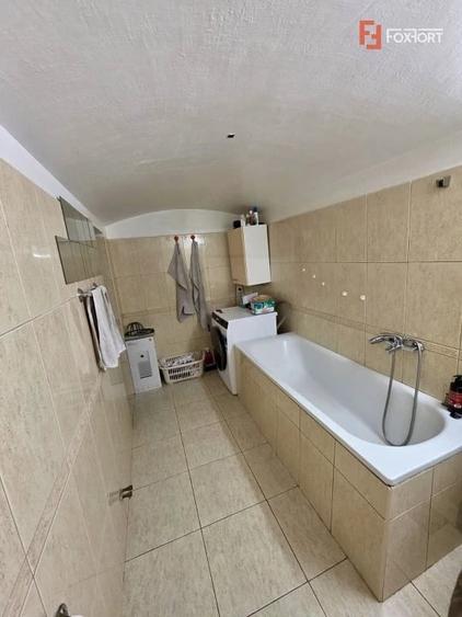 Apartament cu 3 camere semidecomandat în P-ța Maria
