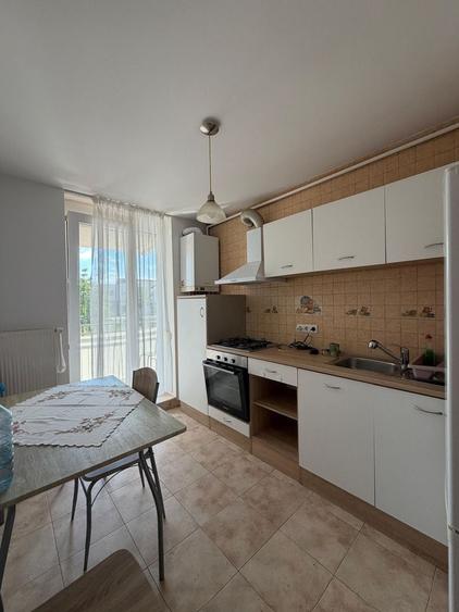Apartament cu 3 camere decomandat în Aradului