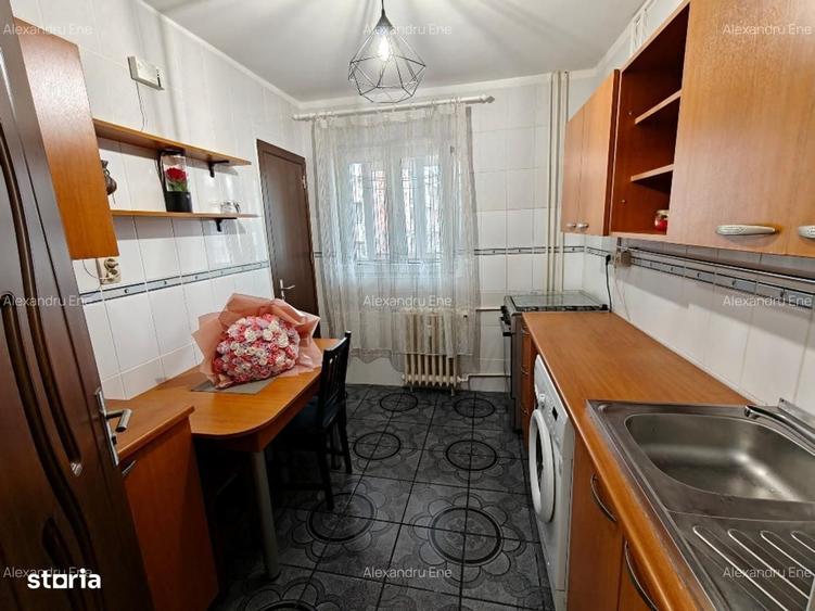Apartament cu 2 camere decomandat în Teiul Doamnei