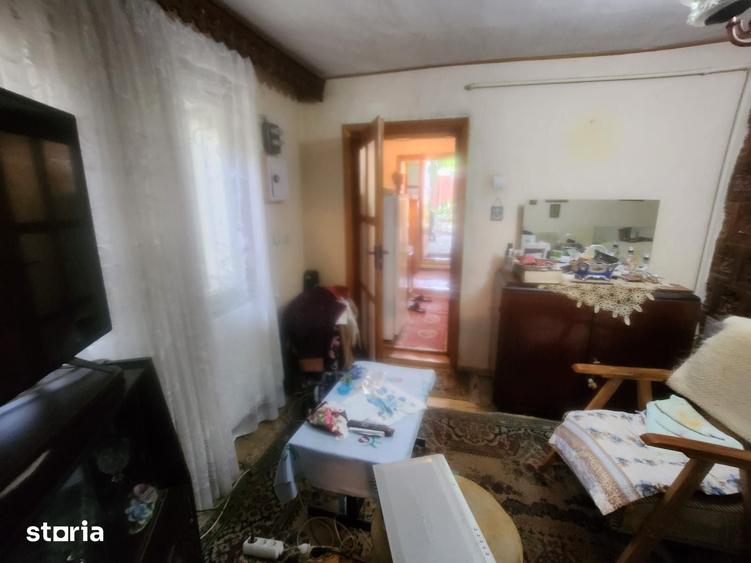 Casă cu 3 camere cu Teren 100 Mp în CFR