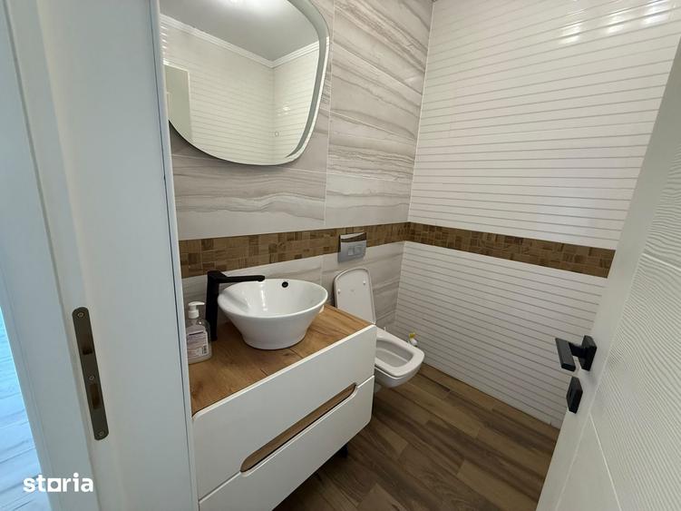 Apartament cu 3 camere decomandat în Florești