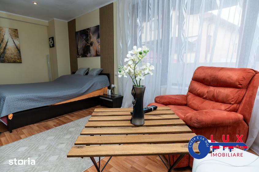 Casă cu 7 camere cu Teren 275 Mp în Central