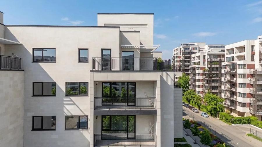 Penthouse cu 3 camere decomandat în Pipera
