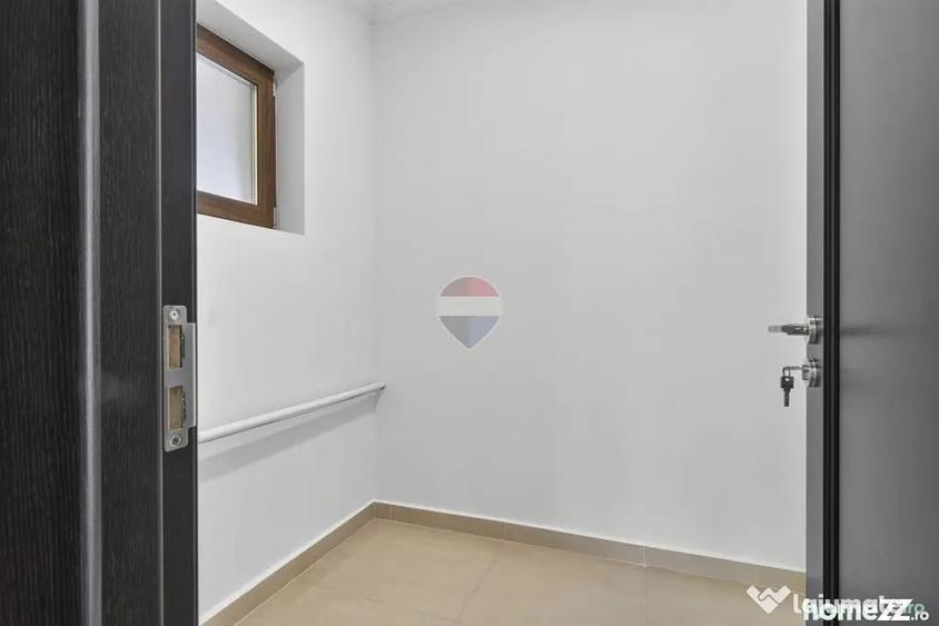Casă cu 7 camere cu Teren 437 Mp în Livada