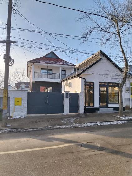 Casă cu 7 camere cu Teren 300 Mp în Ultracentral