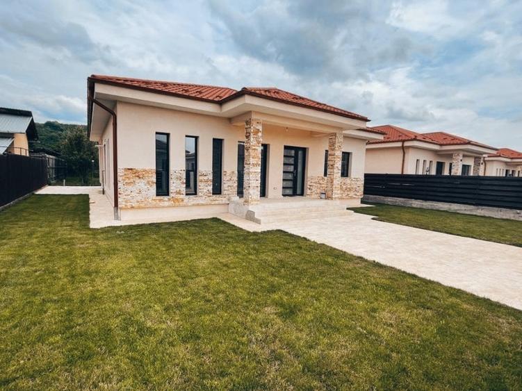 Casă individuală cu 4 camere cu Canalizare în Ștefănești