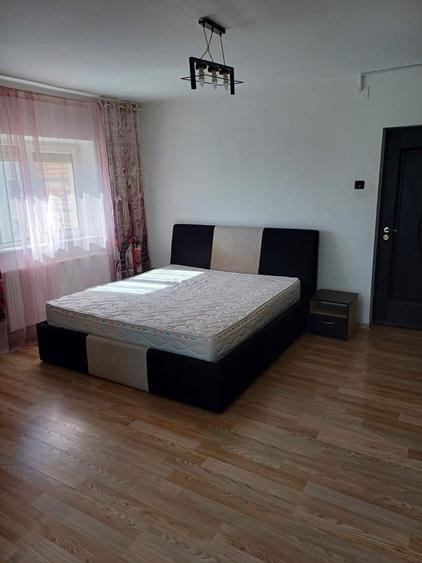 Apartament cu 3 camere decomandat, mobilat în Brătianu