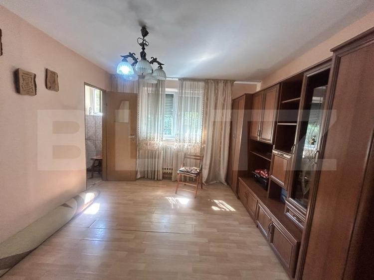 Apartament cu 2 camere semidecomandat, mobilat în Decebal
