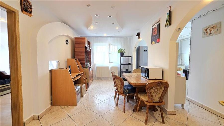 Apartament cu 2 camere decomandat în Triaj