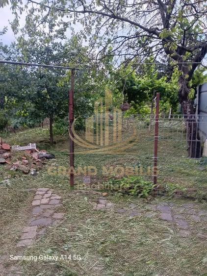 Casă individuală cu 6 camere cu Canalizare în Lipovei
