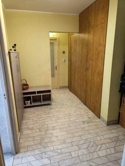 Apartament cu 2 camere decomandat, mobilat în Piața Centrală