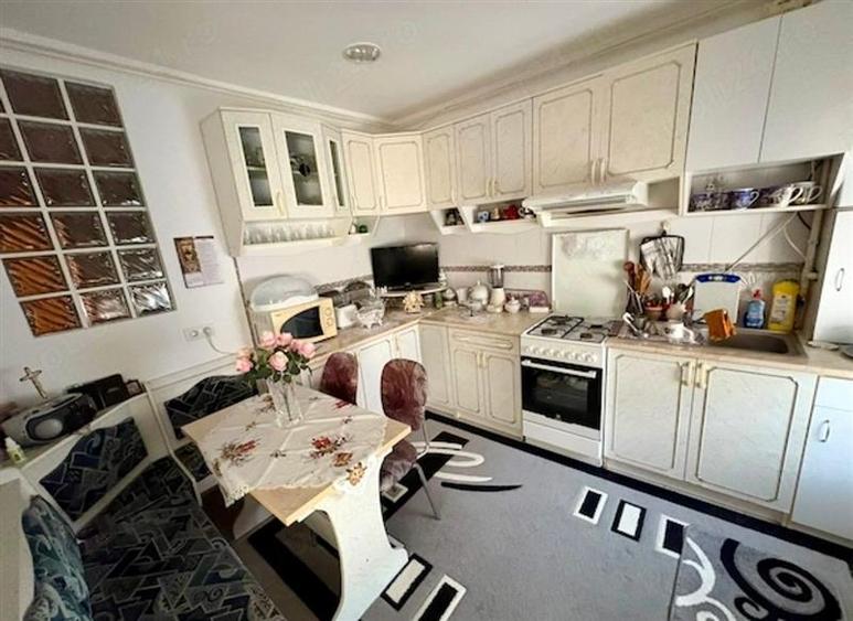 Apartament cu 2 camere semidecomandat, mobilat în UTA