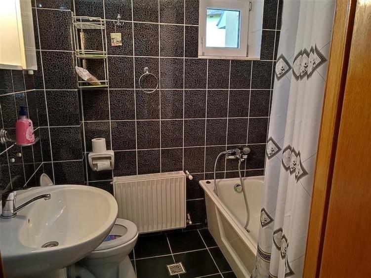 Casă individuală cu 5 camere cu Canalizare în Brașovul Vechi