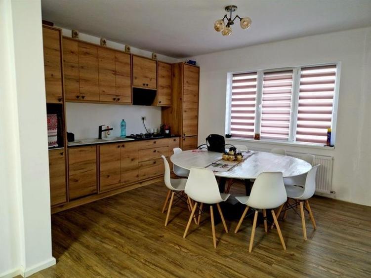 Casă individuală cu 4 camere cu Teren 4979 Mp în Vama