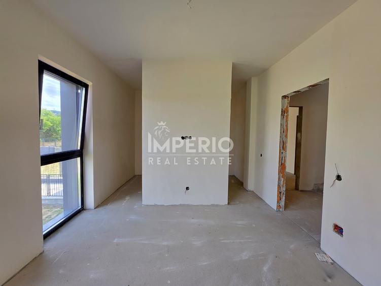 Duplex cu 5 camere cu Canalizare în Europa