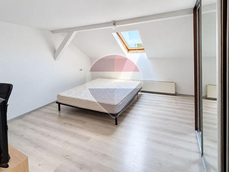 Apartament cu 4 camere semidecomandat, mobilat în Semicentral
