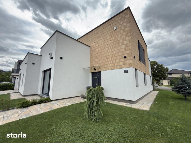 Casă cu 5 camere cu Teren 665.8 Mp în Florești