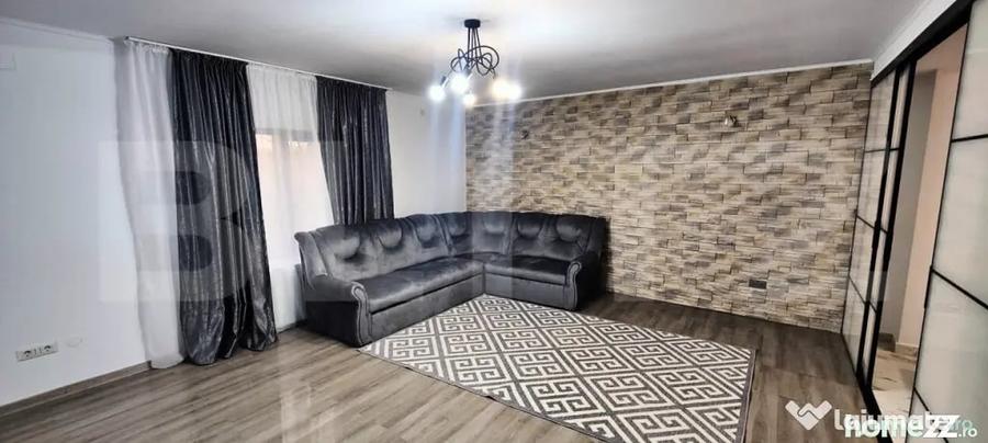 Casă cu 7 camere cu Teren 400 Mp în Central
