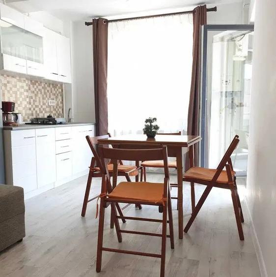 Apartament cu 3 camere semidecomandat în Nord