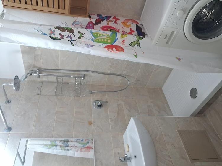 Garsonieră decomandată în Precista