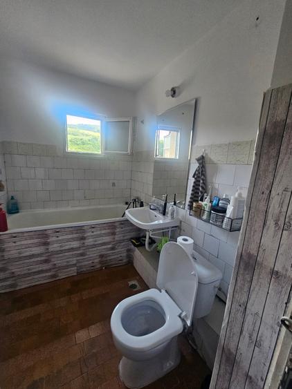 Apartament cu 3 camere decomandat în Tomești