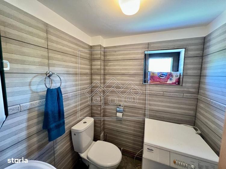 Casă cu 4 camere în Sadu