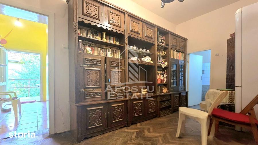 Casă cu 3 camere nedecomandat cu Teren 698 Mp în Pârneava