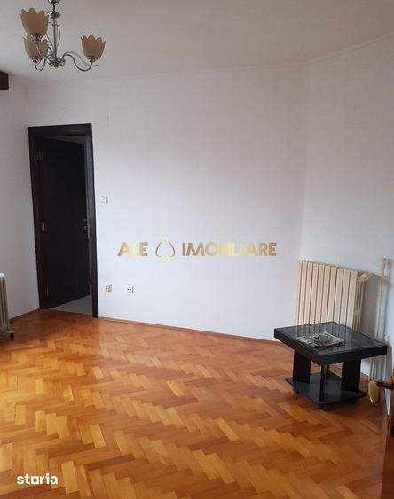 Apartament cu 4 camere, mobilat în Regie