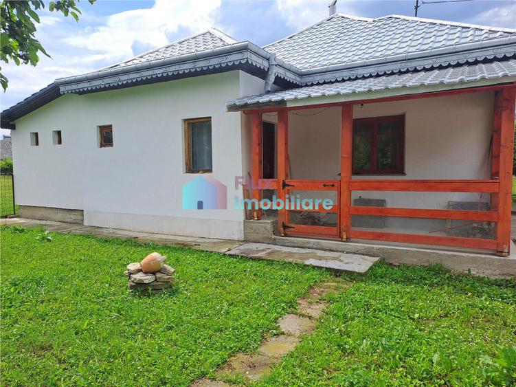Casă cu 2 camere cu Teren 3743 Mp în Mălini