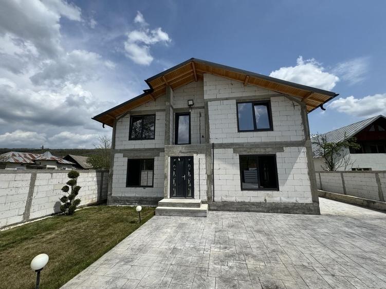 Casă cu 4 camere în Central