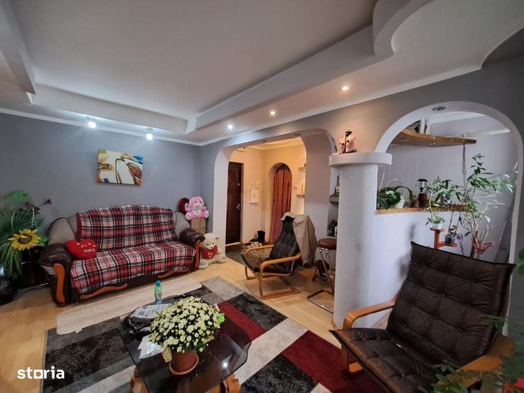 Apartament cu 4 camere în Tecuci