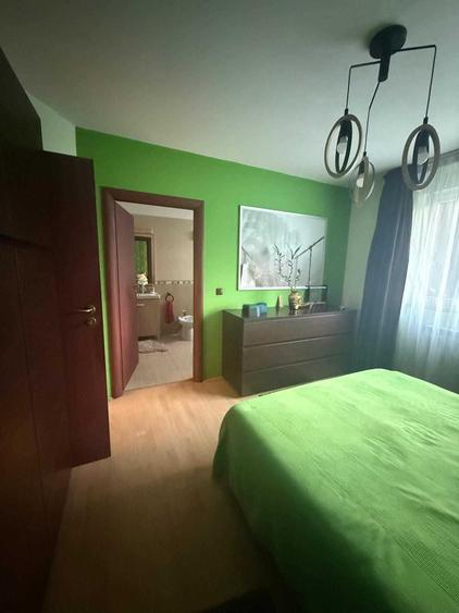 Apartament cu 4 camere decomandat, mobilat în Roșu