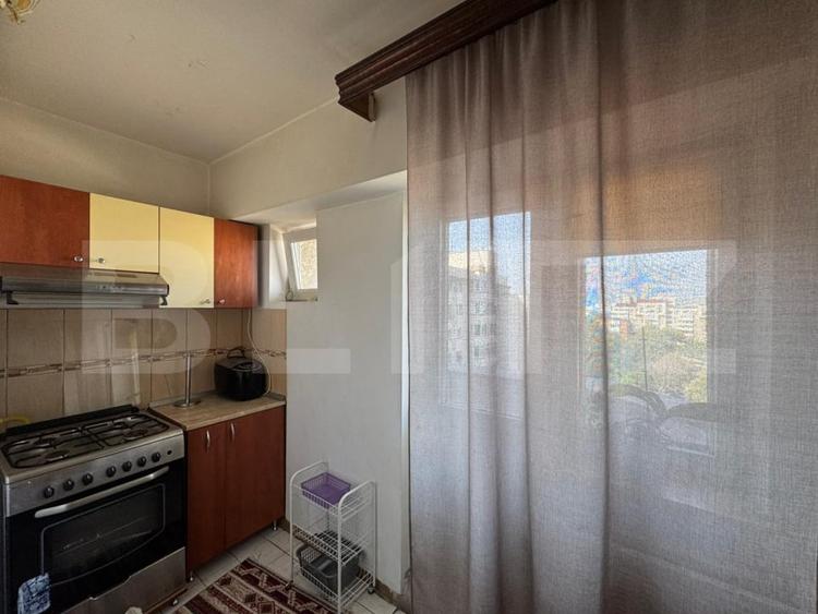 Apartament cu 4 camere decomandat, mobilat în Central
