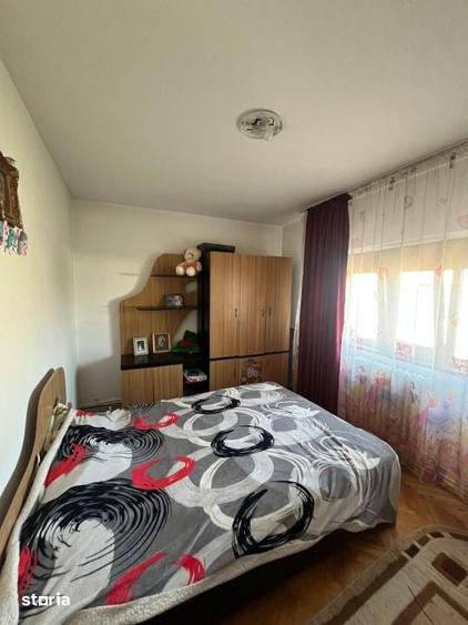 Casă cu 10 camere cu Teren 181 Mp în Rovine