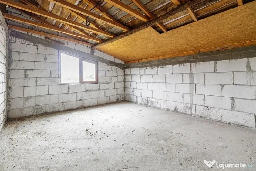 Casă cu 7 camere cu Teren 2000 Mp în Periș