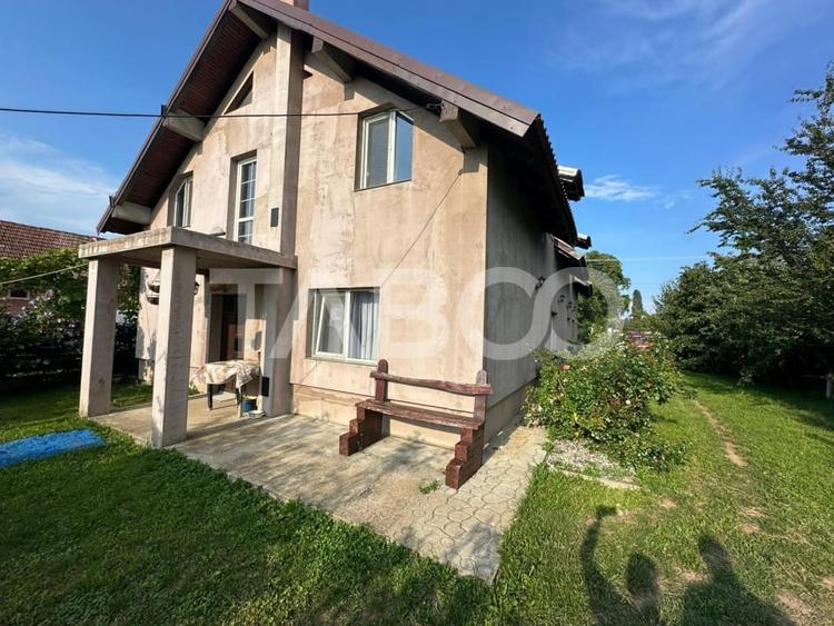 Casă individuală cu 3 camere cu Canalizare în Mărgineni