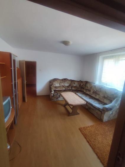 Apartament cu 2 camere semidecomandat în Moroasa 1