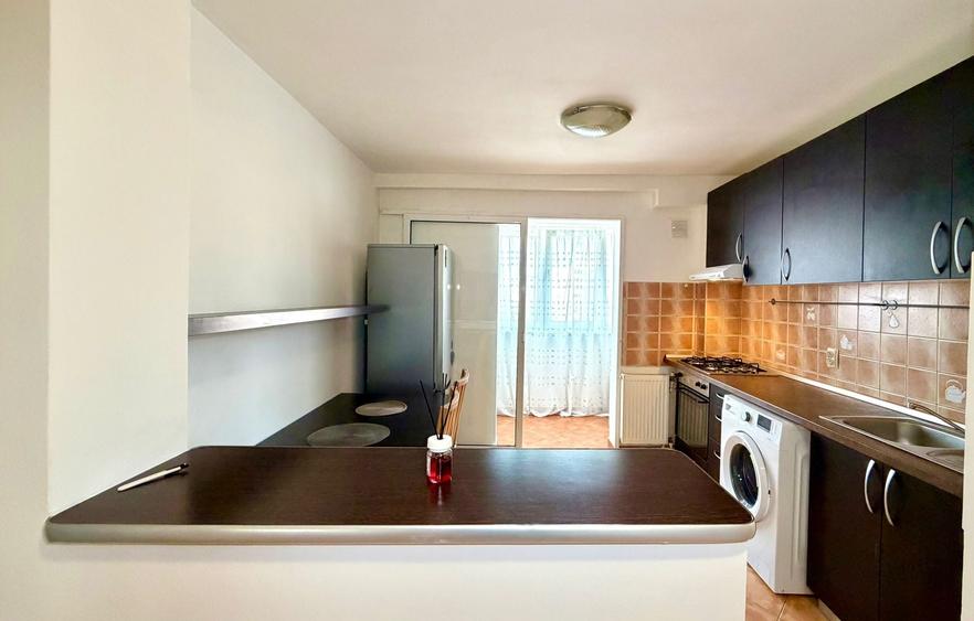 Apartament cu 2 camere decomandat în Titan