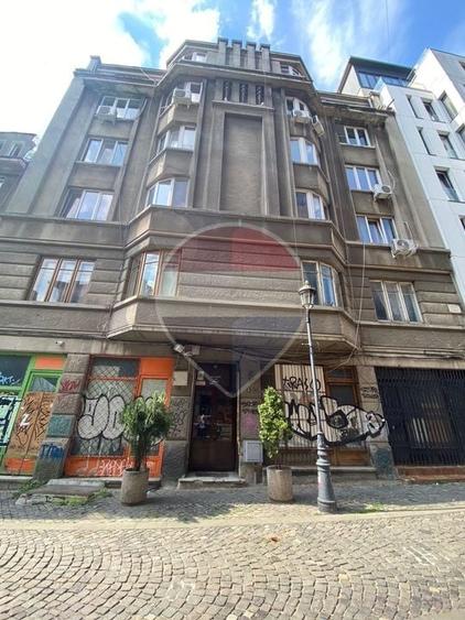Apartament cu 3 camere semidecomandat în Periferie