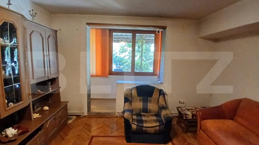 Apartament cu 3 camere nedecomandat, mobilat în Central